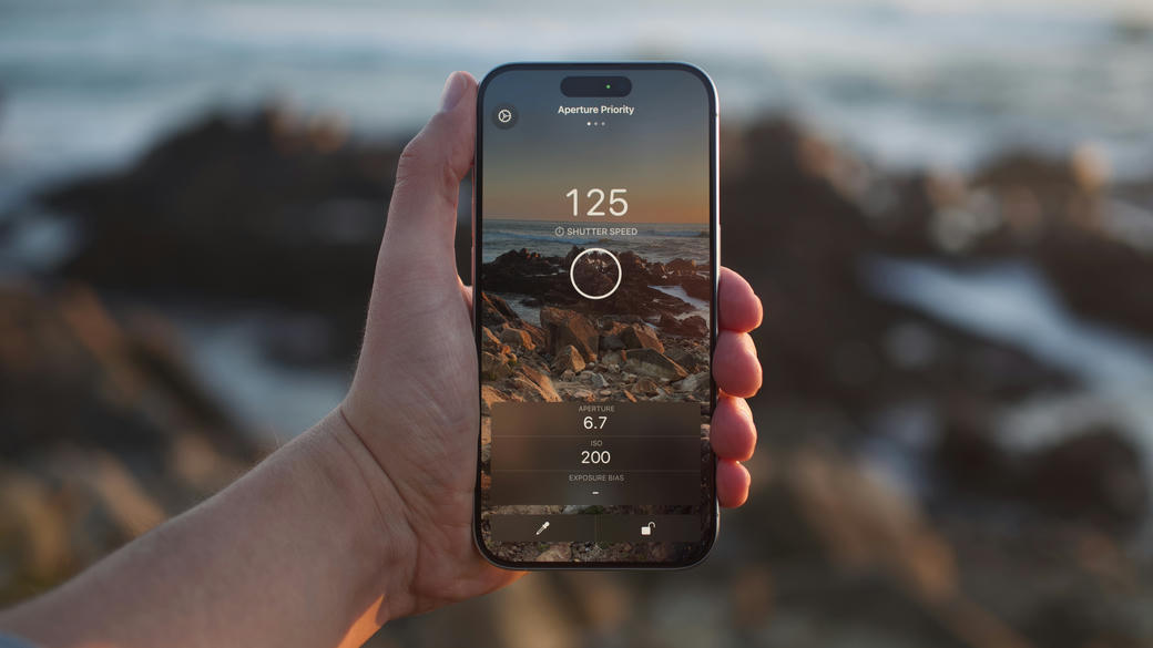 An iPhone running Light Meter Ultra takes a reading of a sunset